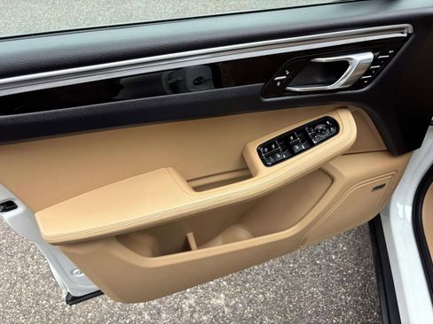 Used 2017 Porsche Macan image 22