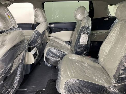 New 2026 Kia Carnival SX Prestige image 4