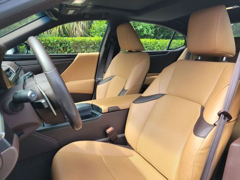 Used 2019 Lexus ES 350 w/ Accessory Package 2 FWD image 19