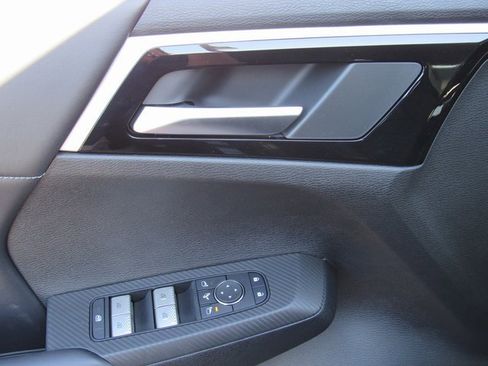 New 2025 Mitsubishi Outlander SE image 11