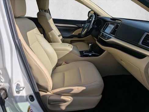 Used 2016 Toyota Highlander XLE image 22