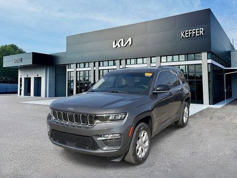 Used 2022 Jeep Grand Cherokee Limited w/ Luxury Tech Group II image 1
