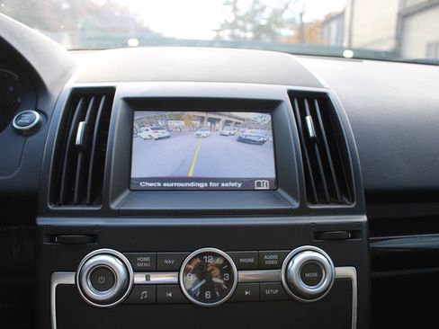 Used 2014 Land Rover LR2 HSE image 24