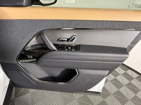 Certified 2025 Land Rover Range Rover Sport Autobiography AWD/4WD image 36