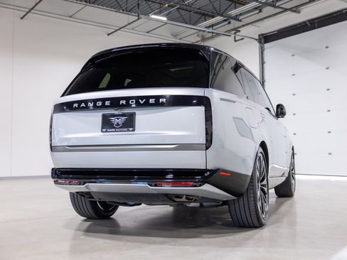 Used 2025 Land Rover Range Rover SE image 4