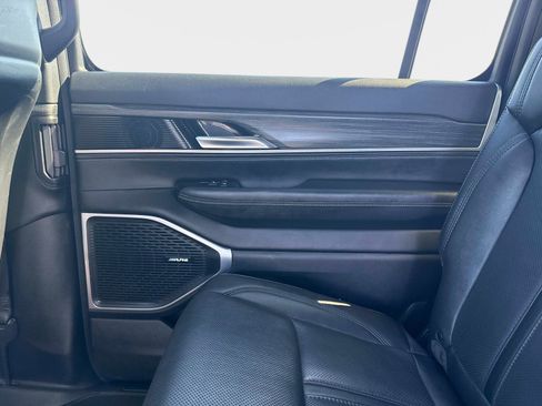Used 2023 Jeep Wagoneer L Series III w/ Preferred Equipment Group AWD/4WD image 19