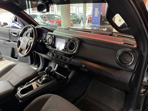 Used 2017 Toyota Tacoma TRD Off-Road image 28