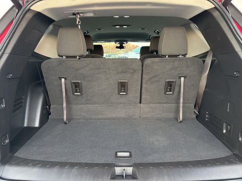 Used 2021 Chevrolet Traverse LT image 13