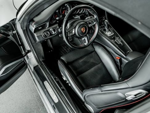 Used 2019 Porsche 911 Turbo S image 4