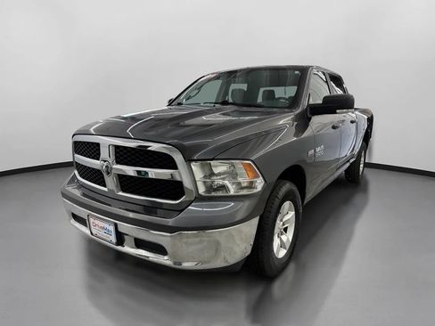 Used 2019 RAM 1500 Classic SLT w/ Luxury Group AWD/4WD image 4