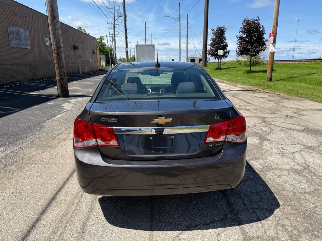 Used 2015 Chevrolet Cruze LT w/ Technology Package FWD image 4