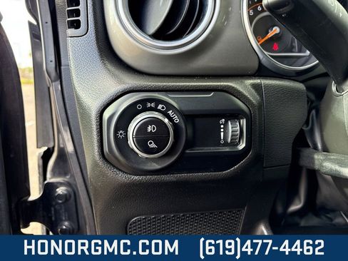 Used 2023 Jeep Gladiator Overland image 12