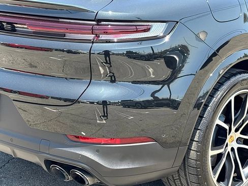 Used 2024 Porsche Cayenne Coupe AWD/4WD image 4
