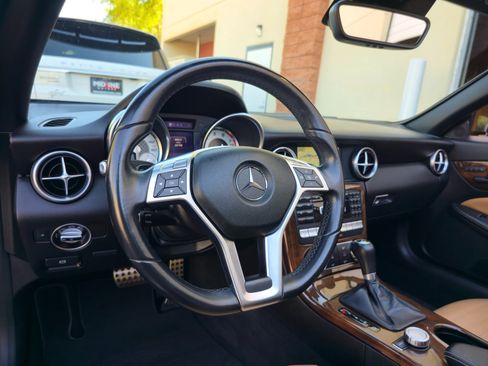 Used 2015 Mercedes-Benz SLK 250 image 19