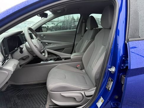 Used 2023 Hyundai Elantra Blue image 16