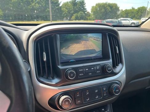 Used 2018 Chevrolet Colorado LT AWD/4WD image 17