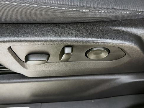 Used 2024 Chevrolet Silverado 1500 LT image 24