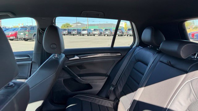 Used 2018 Volkswagen Golf R 4-Door AWD/4WD image 9