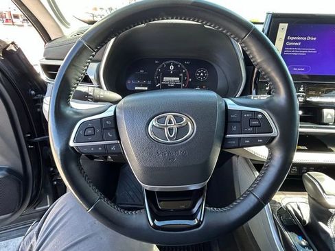 Used 2023 Toyota Highlander Platinum image 14