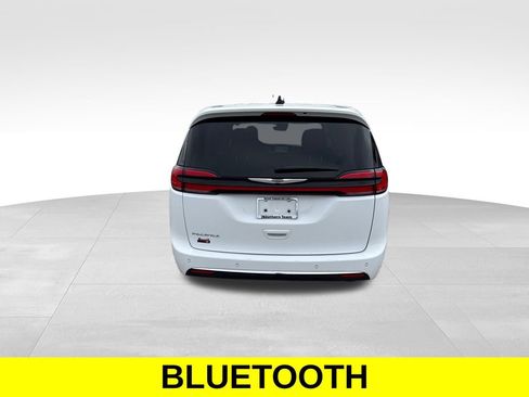 Used 2024 Chrysler Pacifica Touring-L FWD image 5