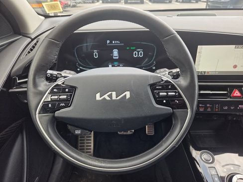 Used 2023 Kia Niro SX Touring FWD image 14