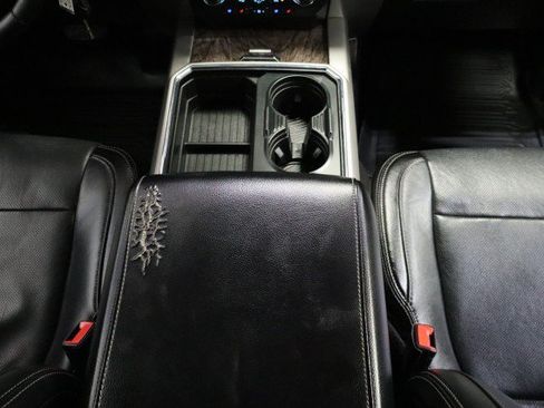 Used 2018 Ford F250 Lariat w/ Lariat Value Package AWD/4WD image 7
