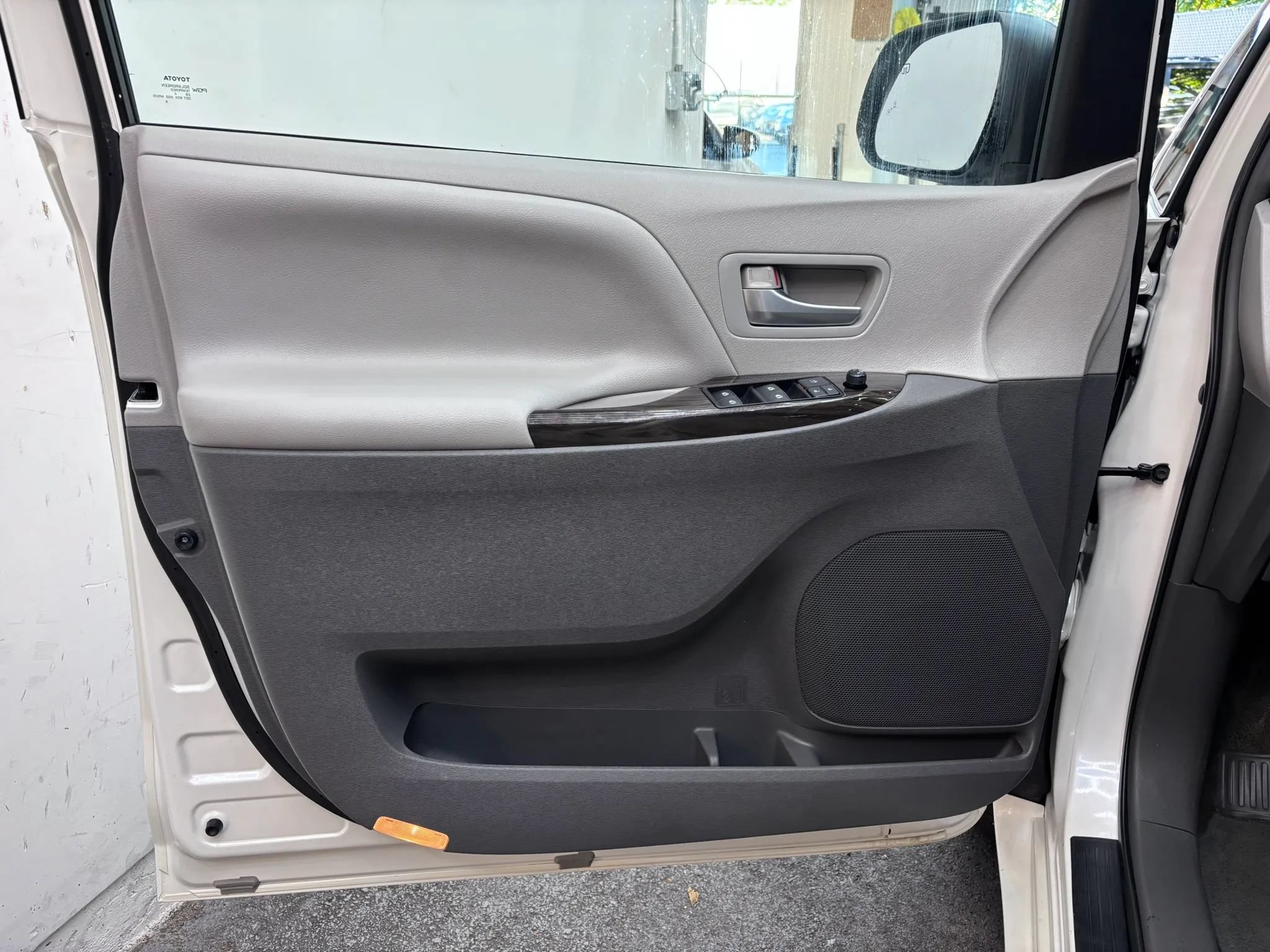 Used 2015 Toyota Sienna XLE w/ XLE Navigation Package FWD image 20