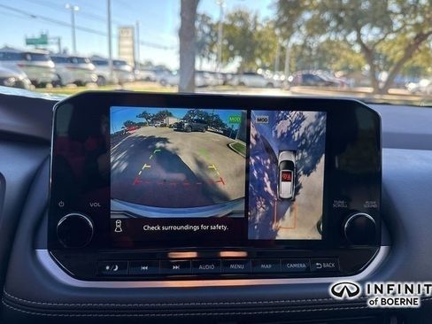 Used 2023 Nissan Rogue Platinum image 11