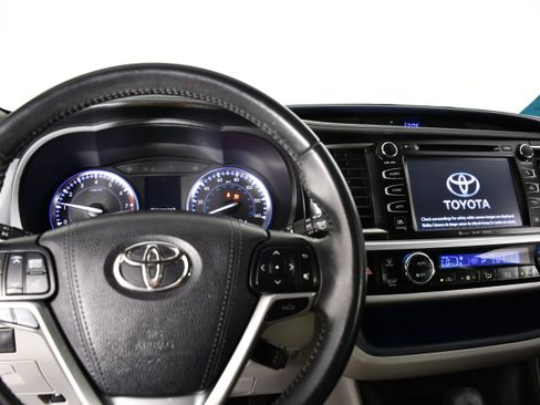Used 2016 Toyota Highlander Limited w/ Driver Technology Package AWD/4WD image 16