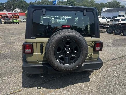 Used 2025 Jeep Wrangler Sport AWD/4WD image 3