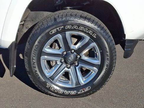 Used 2016 Toyota Tacoma Limited image 8