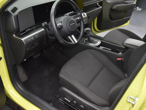 Used 2025 Hyundai Kona SEL image 12