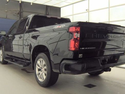 Used 2025 Chevrolet Silverado 1500 Custom image 3