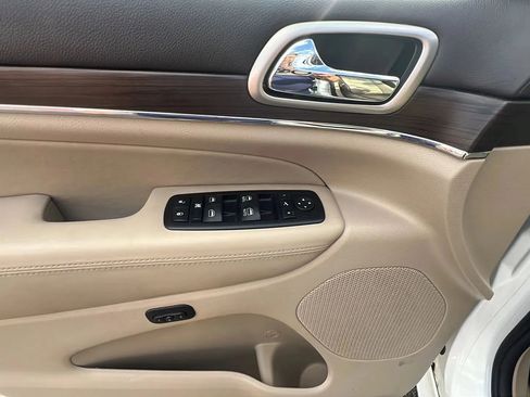 Used 2014 Jeep Grand Cherokee Overland image 23