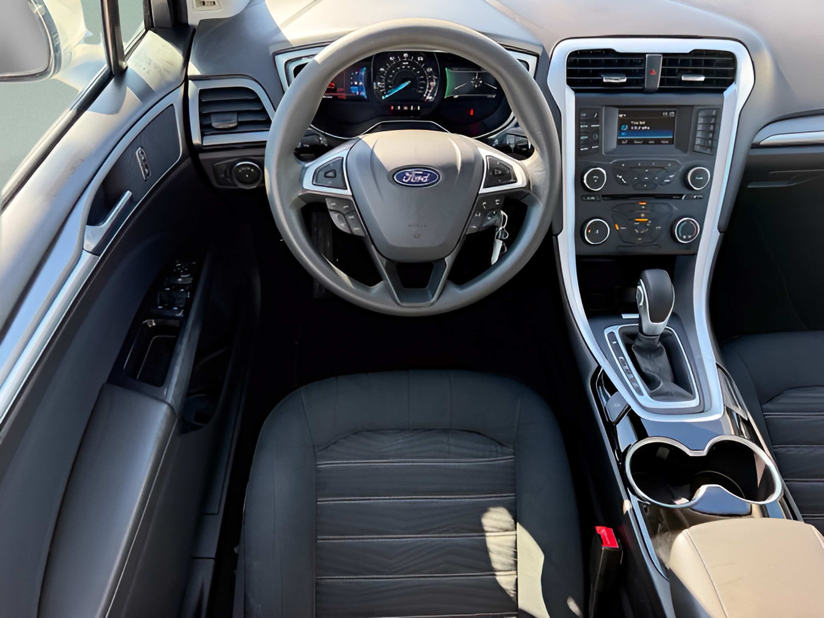 Used 2016 Ford Fusion SE FWD image 11