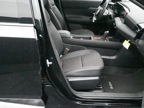 Certified 2025 Nissan Kicks SR AWD/4WD image 10