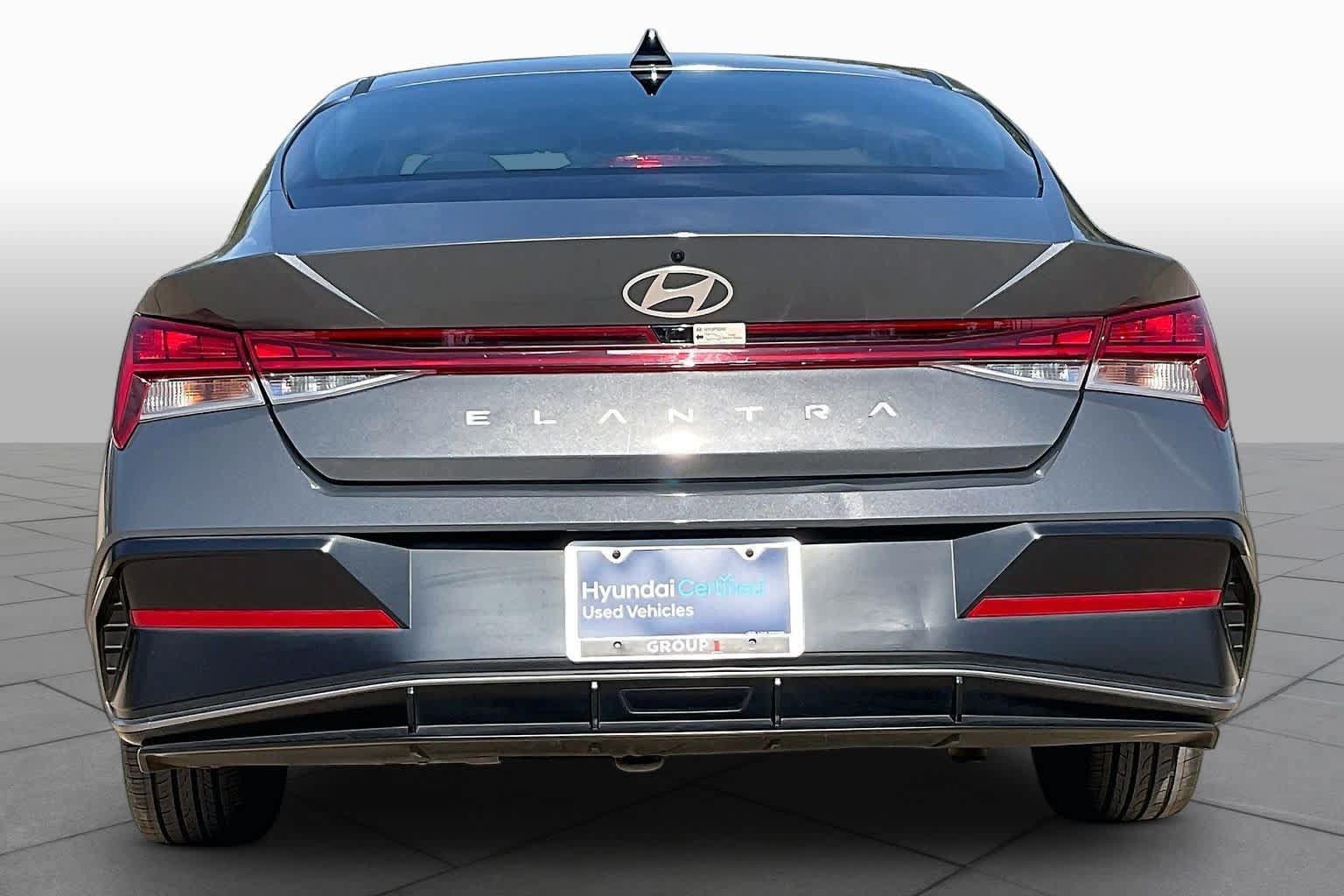 Certified 2025 Hyundai Elantra SEL FWD image 5