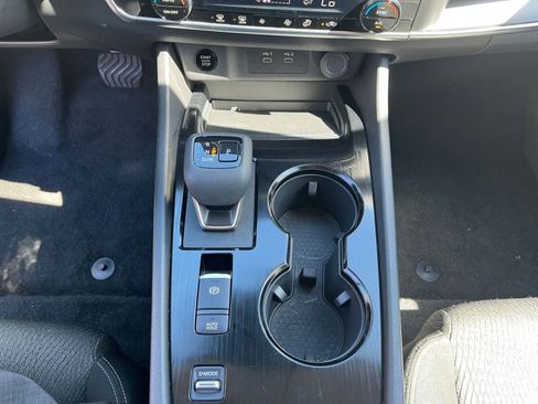 Used 2025 Nissan Rogue SV FWD image 43