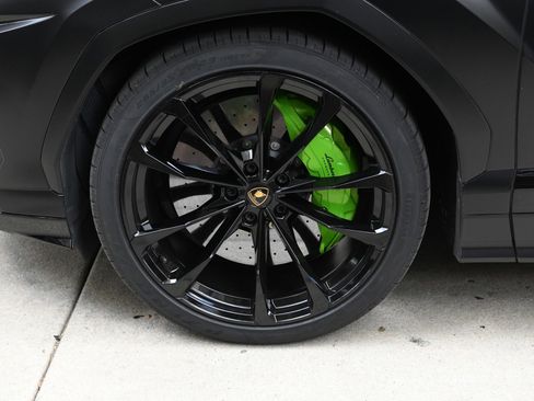 Used 2021 Lamborghini Urus image 25