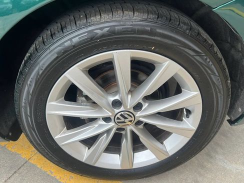 Used 2017 Volkswagen Beetle 1.8T SE FWD image 37