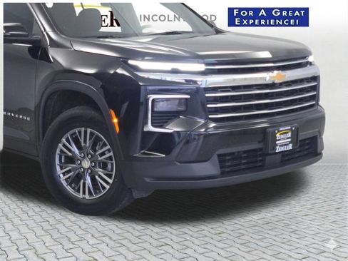 Used 2024 Chevrolet Traverse LT AWD/4WD image 2