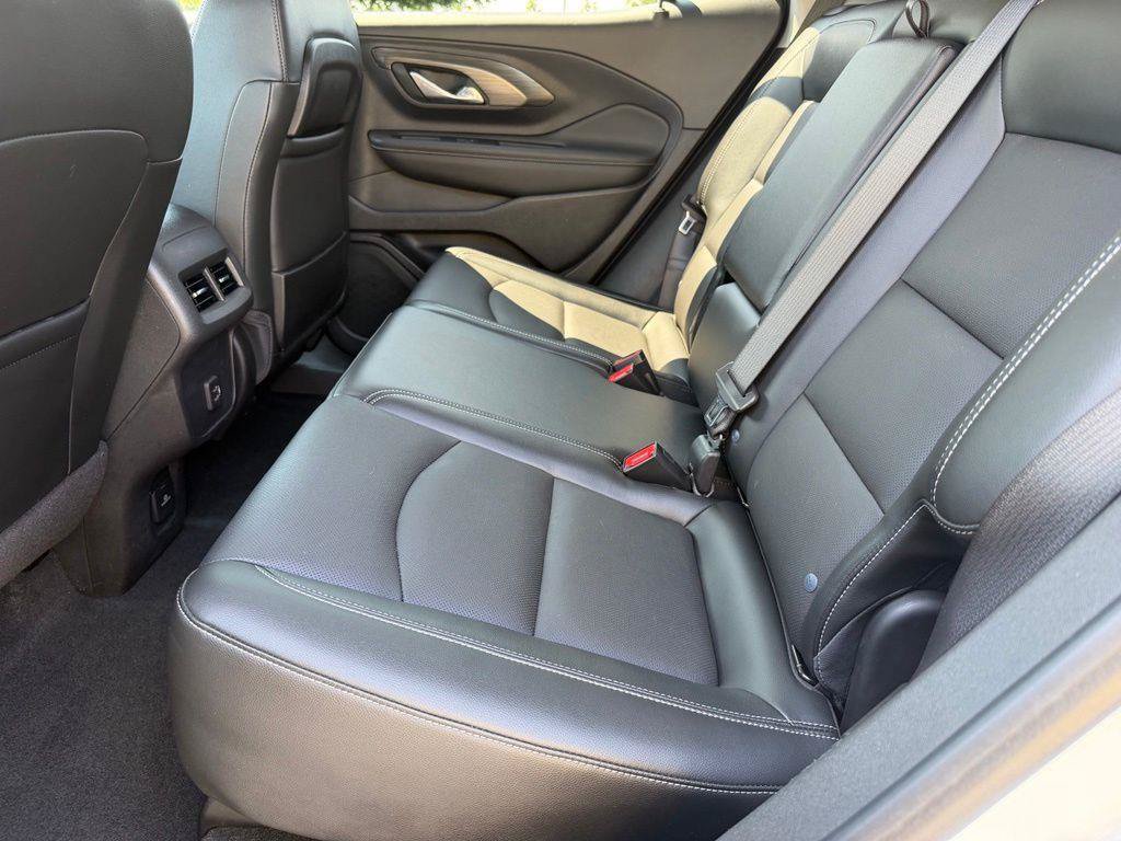 Used 2023 GMC Terrain SLT AWD/4WD image 11