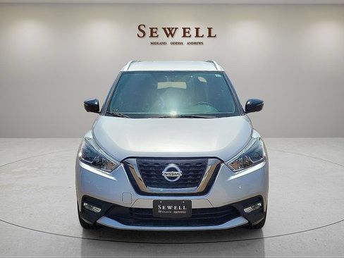 Used 2019 Nissan Kicks SR w/ SR Premium Package FWD image 8