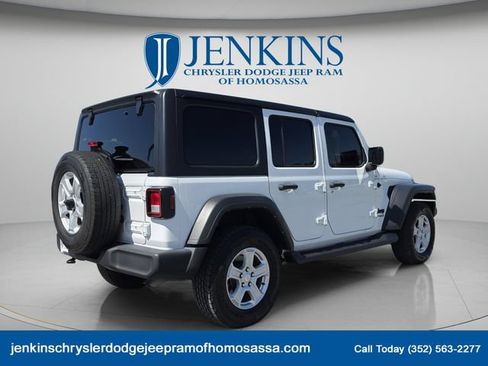 Used 2022 Jeep Wrangler Unlimited Sport AWD/4WD image 3
