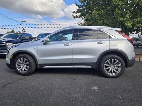 Used 2020 Cadillac XT4 Premium Luxury w/ Cold Weather Package image 7