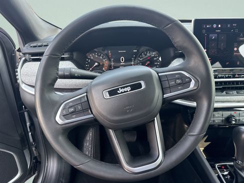 Used 2023 Jeep Compass Latitude AWD/4WD image 16