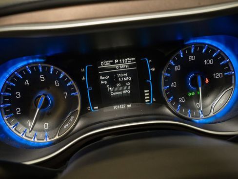 Used 2017 Chrysler Pacifica Touring image 17