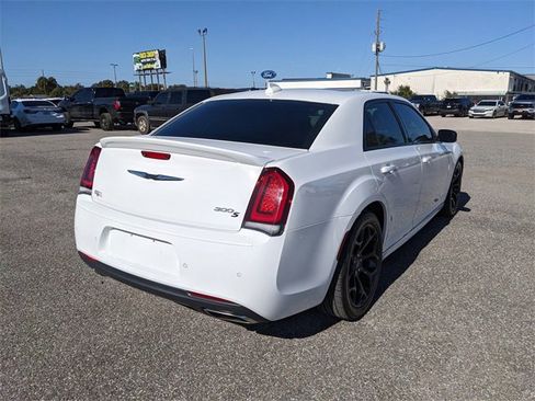 Used 2020 Chrysler 300 S w/ 300S Premium Group image 4
