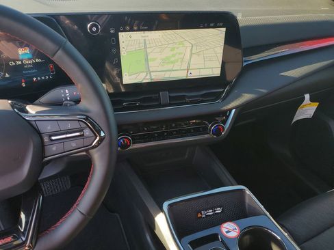 Used 2025 Chevrolet Equinox RS image 24