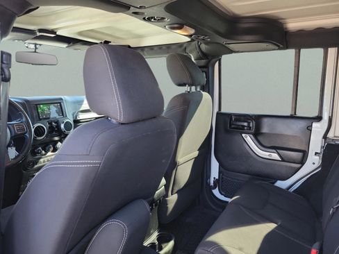 Used 2017 Jeep Wrangler Unlimited Sahara w/ Max Tow Package image 18